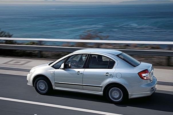 Die kompakte Stufenheckversion des SX4 im neuen Look und mit einem überarbeiteten Motor. Foto: Suzuki/Auto-Reporter.NET